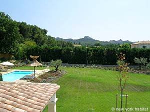 South France - Alpilles - 4 Bedroom - Villa accommodation - bedroom 3 (PR-556) photo 2 of 4