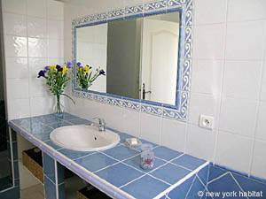 South France - Alpilles - 4 Bedroom - Villa accommodation - bathroom 3 (PR-556) photo 2 of 3