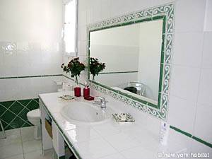 South France - Alpilles - 4 Bedroom - Villa accommodation - bathroom 4 (PR-556) photo 4 of 4
