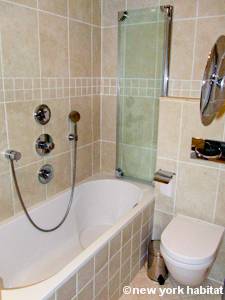 Sud de la France - C&ocirc;te d'Azur - T4 appartement location vacances - salle de bain 1 (PR-562) photo 3 sur 3
