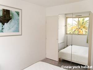 Sud de la France - C&ocirc;te d'Azur - T4 appartement location vacances - chambre 3 (PR-562) photo 3 sur 4
