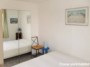 Sud de la France - C&ocirc;te d'Azur - T4 appartement location vacances - chambre 3 (PR-562) photo 2 sur 4