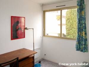 Sud de la France - C&ocirc;te d'Azur - T4 appartement location vacances - chambre 2 (PR-562) photo 2 sur 5