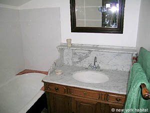 South France - Provence Luberon - 2 Bedroom - Duplex accommodation - bathroom 1 (PR-570) photo 4 of 4