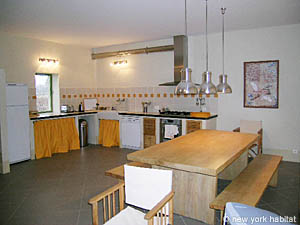 Sud de la France - Avignon et sa r&eacute;gion - T4 - Mas appartements location vacances - cuisine (PR-591) photo 2 de 13