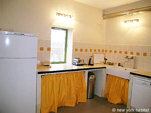 Sud de la France - Avignon et sa r&eacute;gion - T4 - Mas appartements location vacances - cuisine (PR-591) photo 4 de 13