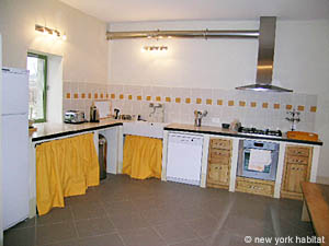 Sud de la France - Avignon et sa r&eacute;gion - T4 - Mas appartements location vacances - cuisine (PR-591) photo 5 de 13