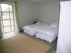 Sud de la France - Avignon et sa r&eacute;gion - T4 - Mas appartements location vacances - chambre 1 (PR-591) photo 1 de 5
