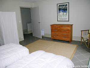Sud de la France - Avignon et sa r&eacute;gion - T4 - Mas appartements location vacances - chambre 1 (PR-591) photo 3 de 5