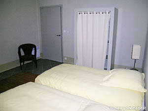 Sud de la France - Avignon et sa r&eacute;gion - T4 - Mas appartements location vacances - chambre 2 (PR-591) photo 3 de 5