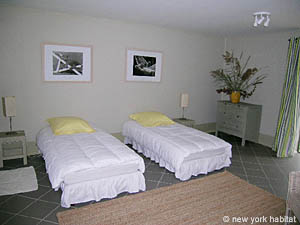 Sud de la France - Avignon et sa r&eacute;gion - T4 - Mas appartements location vacances - chambre 3 (PR-591) photo 1 de 7