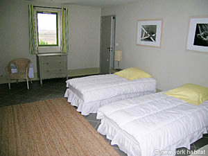 Sud de la France - Avignon et sa r&eacute;gion - T4 - Mas appartements location vacances - chambre 3 (PR-591) photo 5 de 7