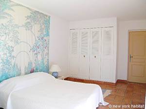 South of France - Provence - 4 Bedroom - Villa accommodation - bedroom 1 (PR-603) photo 3 of 5