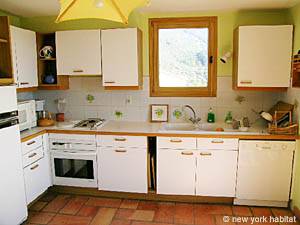 South of France - Provence - 4 Bedroom - Villa accommodation - kitchen (PR-603) photo 2 of 3