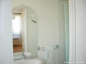 Sud della Francia - Regione di Avignone - 1 Camera - Villa appartamento casa vacanze - bagno (PR-604) photo 1 di 2