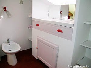 Sud de la France T2 - Maison de Village appartements location vacances - salle d'eau (PR-607) photo 3 de 4