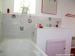 Sud de la France T2 - Maison de Village appartements location vacances - salle d'eau (PR-607) photo 4 de 4