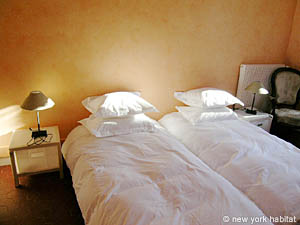 South France - French Riviera - 2 Bedroom - Villa accommodation - bedroom 1 (PR-625) photo 6 of 14