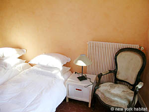 South France - French Riviera - 2 Bedroom - Villa accommodation - bedroom 1 (PR-625) photo 10 of 14