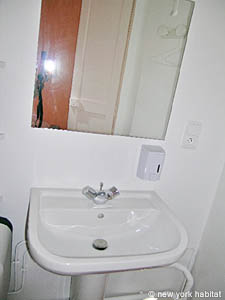 South France - French Riviera - 2 Bedroom - Villa accommodation - bedroom 1 (PR-625) photo 12 of 14