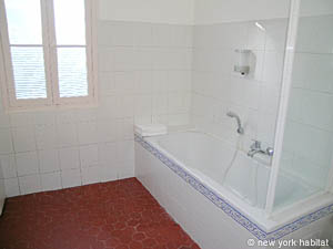 South France - French Riviera - 2 Bedroom - Villa accommodation - bathroom 1 (PR-625) photo 2 of 8