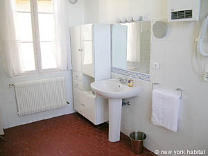 South France - French Riviera - 2 Bedroom - Villa accommodation - bathroom 1 (PR-625) photo 8 of 8