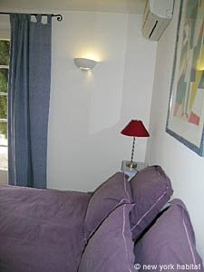 South France - French Riviera - 6 Bedroom - Villa accommodation - bedroom 1 (PR-626) photo 4 of 8