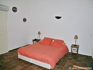 South France - French Riviera - 6 Bedroom - Villa accommodation - bedroom 3 (PR-626) photo 3 of 6