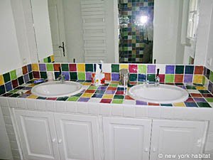 South France - French Riviera - 6 Bedroom - Villa accommodation - bathroom 3 (PR-626) photo 3 of 6