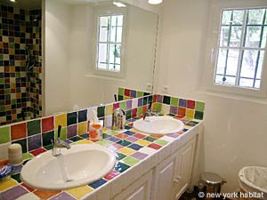 South France - French Riviera - 6 Bedroom - Villa accommodation - bathroom 3 (PR-626) photo 5 of 6