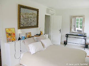 South France - French Riviera - 6 Bedroom - Villa accommodation - bedroom 4 (PR-626) photo 5 of 7