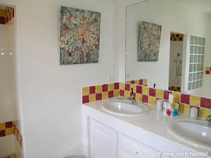 South France - French Riviera - 6 Bedroom - Villa accommodation - bathroom 4 (PR-626) photo 1 of 3