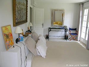 South France - French Riviera - 6 Bedroom - Villa accommodation - bedroom 4 (PR-626) photo 6 of 7