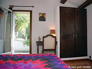 South France - French Riviera - 2 Bedroom - Villa accommodation - bedroom 2 (PR-644) photo 3 of 5