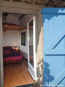 South France - French Riviera - 2 Bedroom - Villa accommodation - bedroom 2 (PR-644) photo 2 of 5