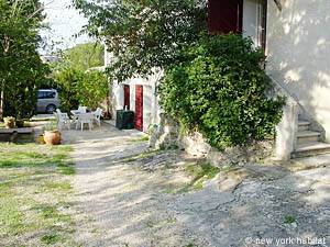 South France - Aix en Provence - Marseilles - 1 Bedroom apartment - bedroom (PR-666) photo 11 of 12