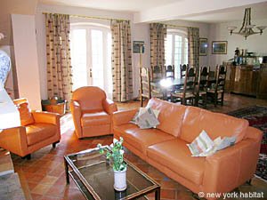 South France - Provence Luberon - 6 Bedroom - Villa accommodation - living room (PR-697) photo 5 of 8