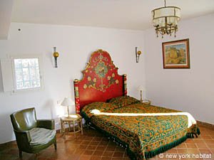 South France - Provence Luberon - 6 Bedroom - Villa accommodation - bedroom 1 (PR-697) photo 2 of 5