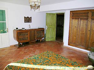 South France - Provence Luberon - 6 Bedroom - Villa accommodation - bedroom 1 (PR-697) photo 3 of 5