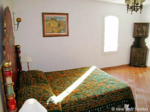 South France - Provence Luberon - 6 Bedroom - Villa accommodation - bedroom 1 (PR-697) photo 4 of 5