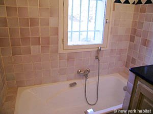 South France - Provence Luberon - 6 Bedroom - Villa accommodation - bathroom 1 (PR-697) photo 4 of 4