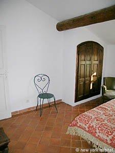 South France - Provence Luberon - 6 Bedroom - Villa accommodation - bedroom 4 (PR-697) photo 5 of 6