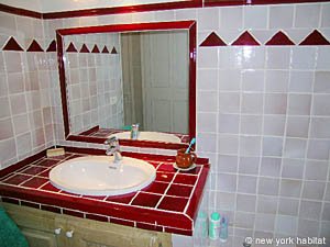 South France - Provence Luberon - 6 Bedroom - Villa accommodation - bathroom 3 (PR-697) photo 1 of 2