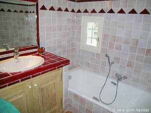 South France - Provence Luberon - 6 Bedroom - Villa accommodation - bathroom 3 (PR-697) photo 2 of 2