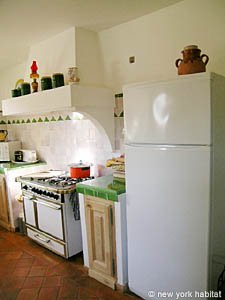 South France - Provence Luberon - 6 Bedroom - Villa accommodation - kitchen (PR-697) photo 5 of 11