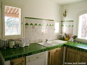 South France - Provence Luberon - 6 Bedroom - Villa accommodation - kitchen (PR-697) photo 6 of 11