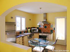 Sud de la France - Avignon et sa r&eacute;gion - T5 - Villa appartements location vacances - cuisine (PR-698) photo 1 de 4