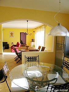Sud de la France - Avignon et sa r&eacute;gion - T5 - Villa appartements location vacances - cuisine (PR-698) photo 4 de 4