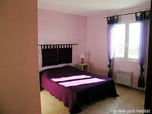 Sud de la France - Avignon et sa r&eacute;gion - T5 - Villa appartements location vacances - chambre 1 (PR-698) photo 1 de 4