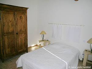 Sud de la France - Avignon et sa r&eacute;gion - T5 - Villa appartements location vacances - chambre 3 (PR-698) photo 4 de 4